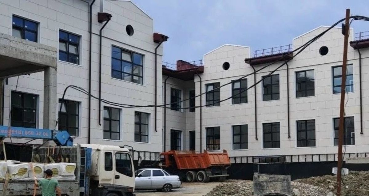 В Горном Лоо новый блок начальной школы готов на 71% и даст 400 мест