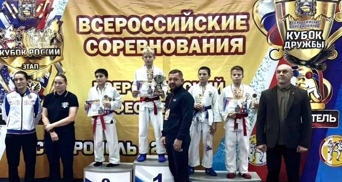 Юные сочинские борцы привезли четыре медали с турниров в Ставропольском крае